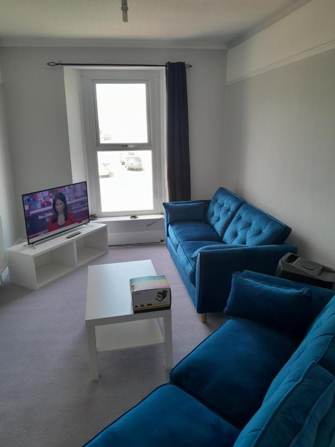 Conveniently Located, Newly Refurbished Flat Apartment Pembroke Dock Bagian luar foto